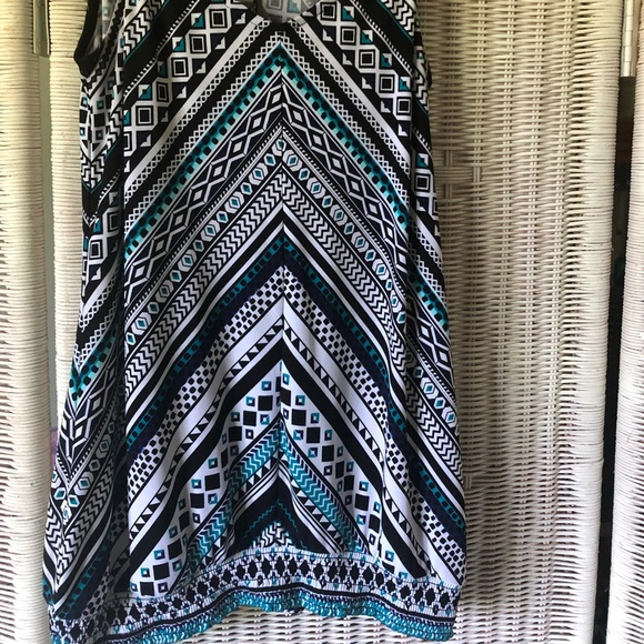 Black house white market. One x- small tank. Like new condition. - Picture 3 of 4